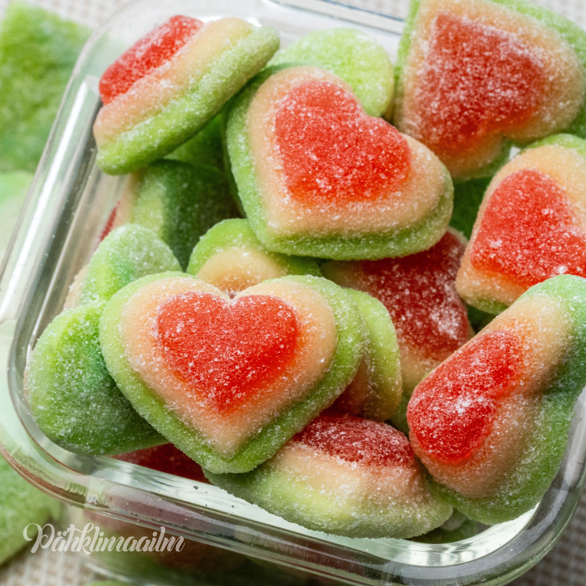 Kummikommid Kolmevärvilised suhkrustatud Itaalia südamed, 1 kg