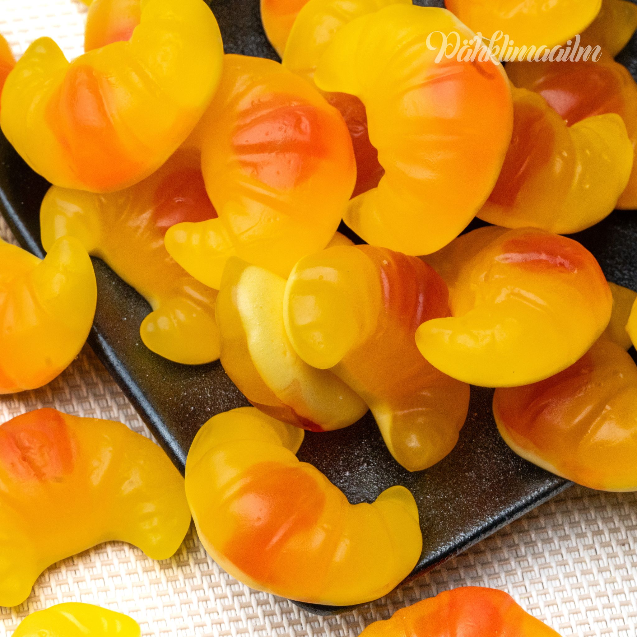 Kummikommid Täidisega sarvesaiad, 1 kg