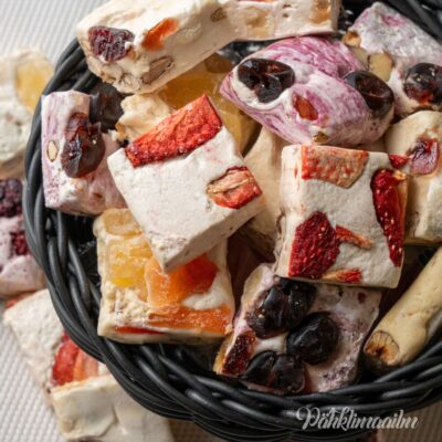 “QUARANTA” nugatikookide assortii Marjade möll, 500 g